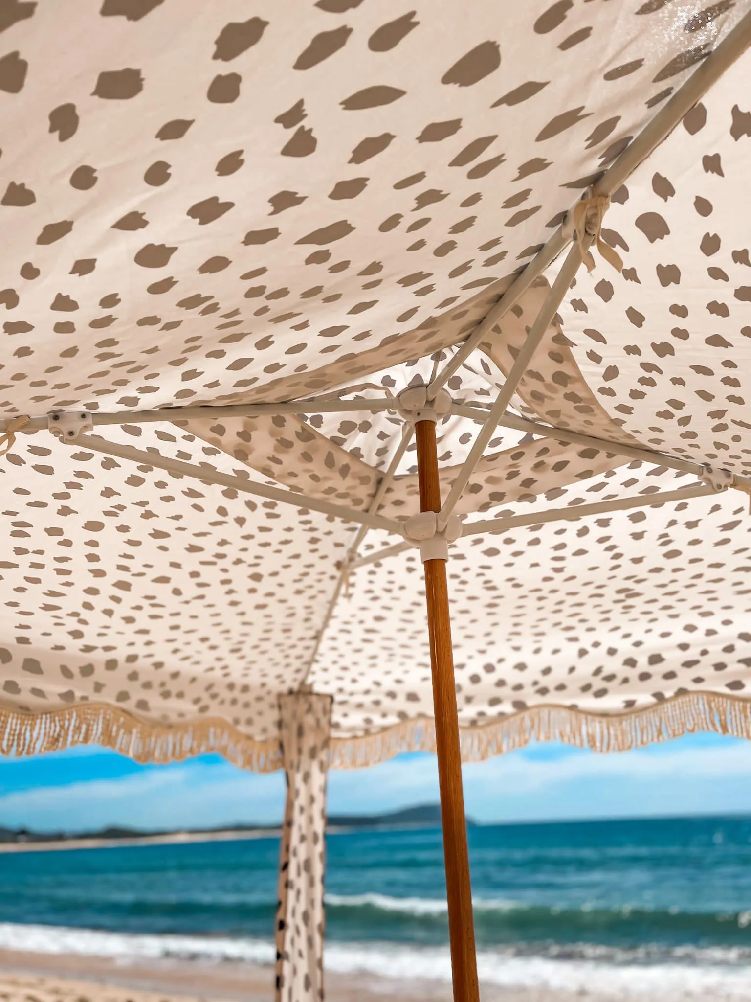 Alohra Deluxe Beach Cabana Jungle Fever