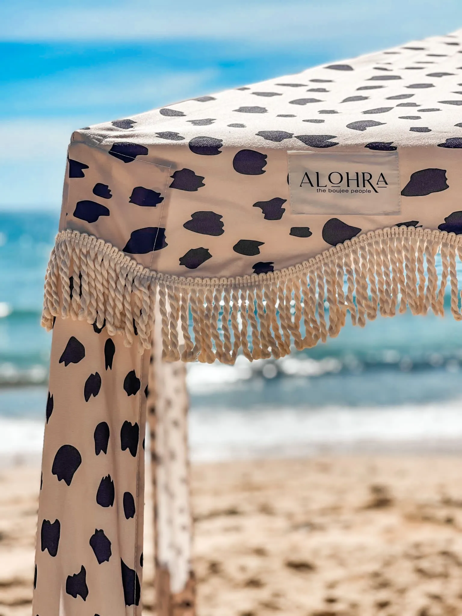 Alohra Deluxe Beach Cabana Jungle Fever