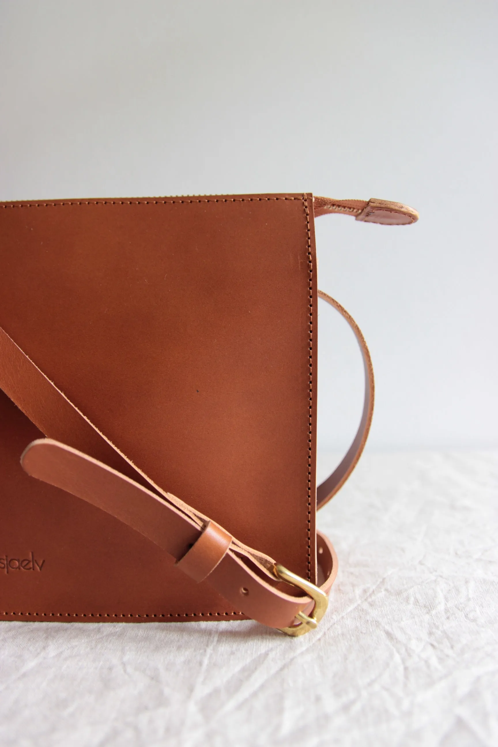 Classic crossbody bag brown