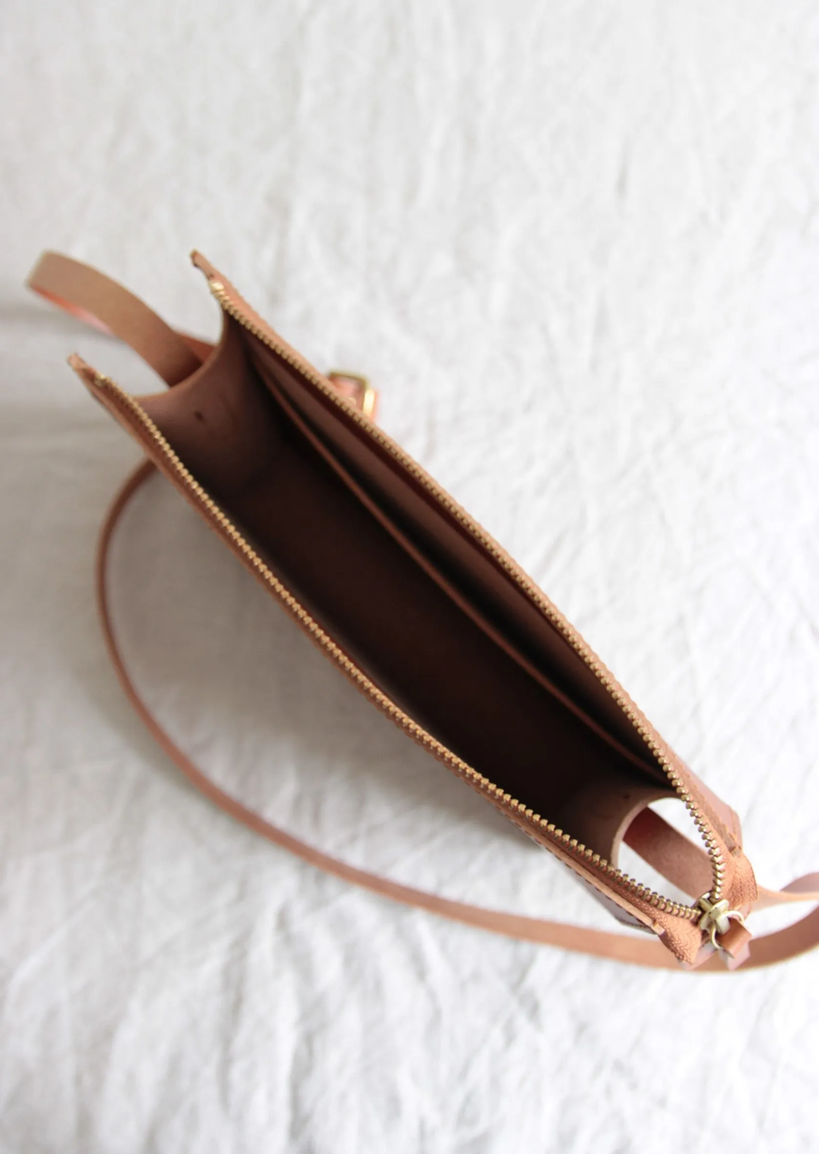Classic crossbody bag brown