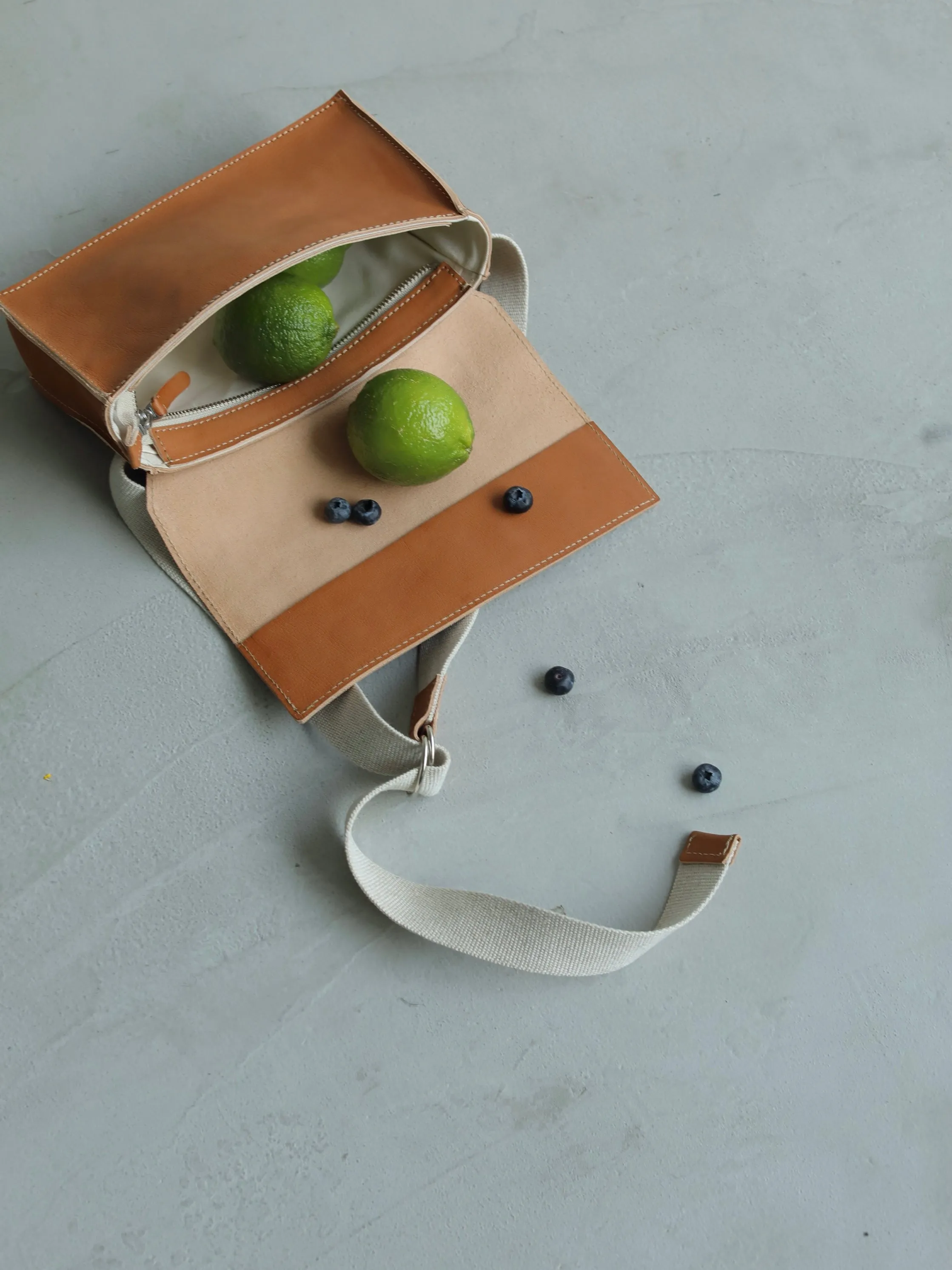 LEATHER BAG