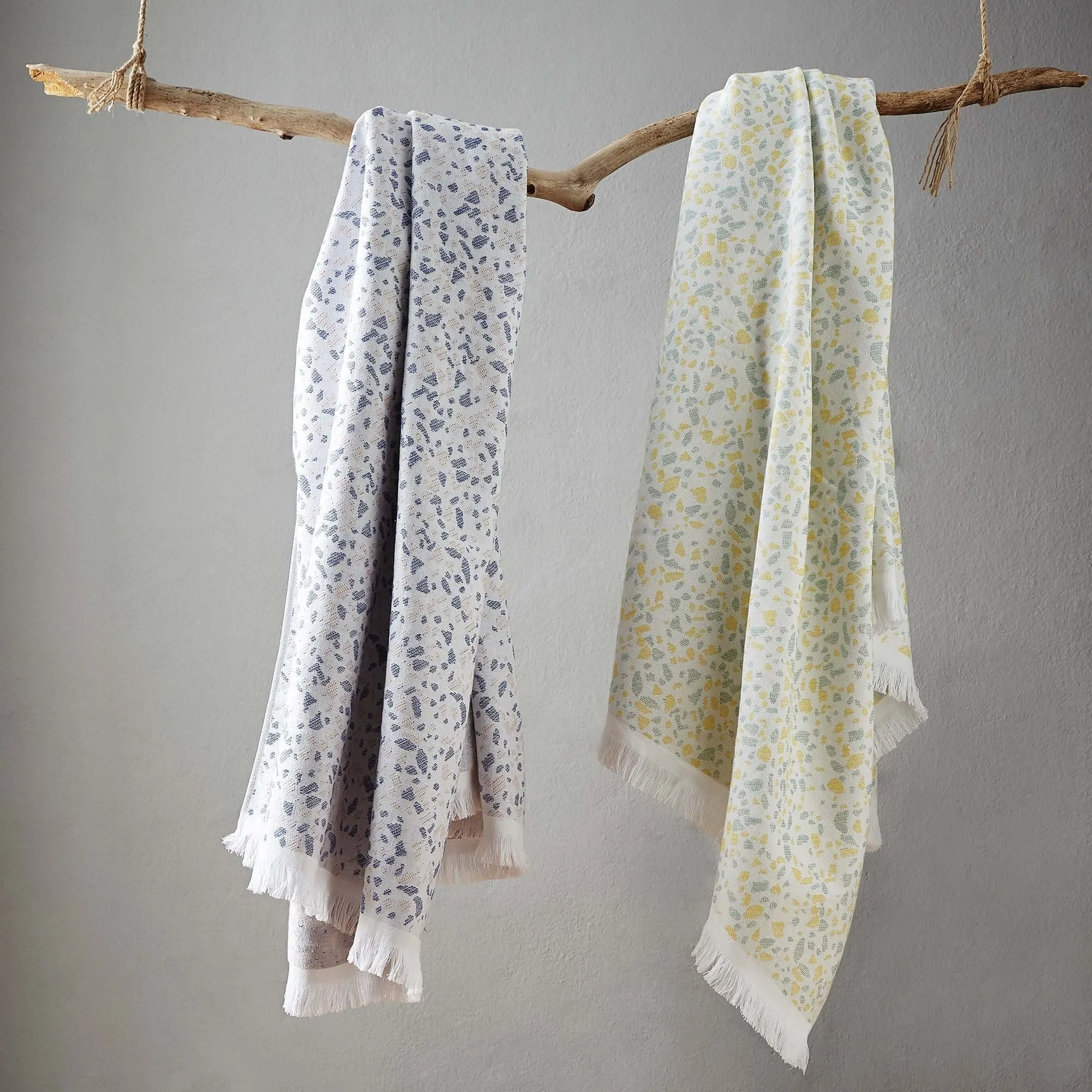 Verin Beach Towel [Off-white/Green grey/Yellow]